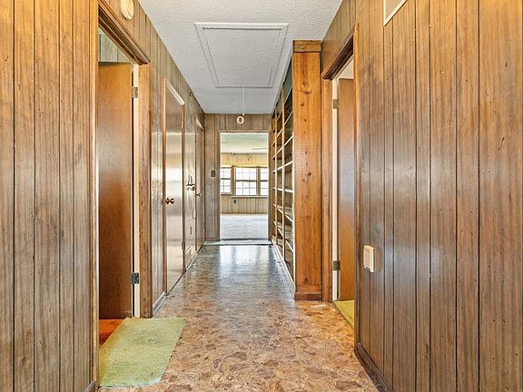 3rd image of 3627 Horseshoe Cir