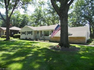 6690 Glenella Dr, Seven Hills, OH 44131