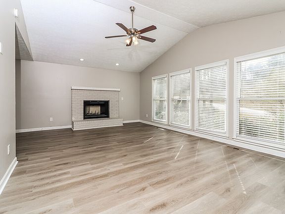 5th image of 700 Gregory Manor Dr SW