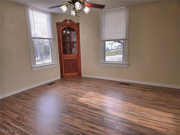 3rd image of 478 Warwick Ave
