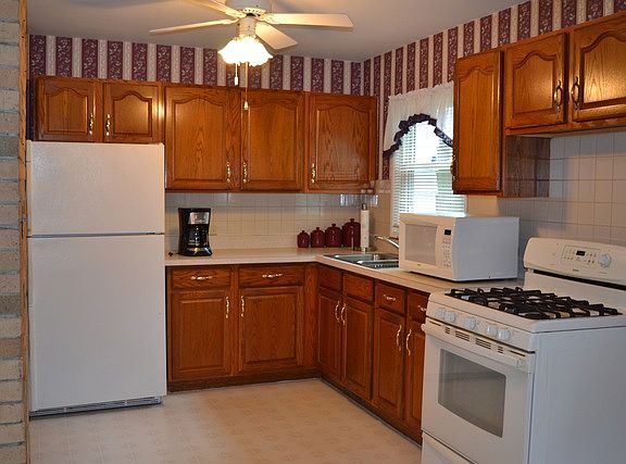 5th image of 679 Armitage Ave