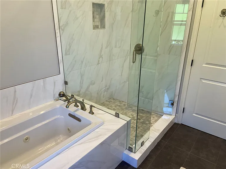 4470 Stansbury Ave — Photo 58
