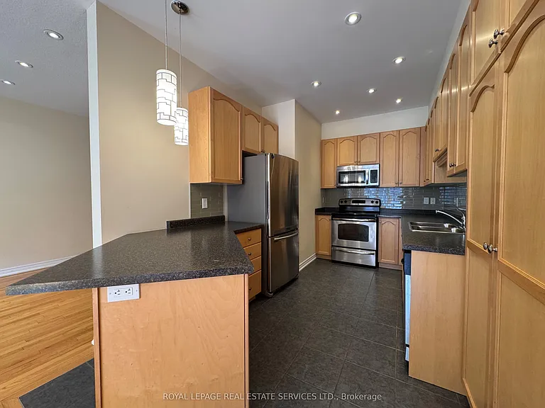 181 Plains Rd W #47 — Photo 15