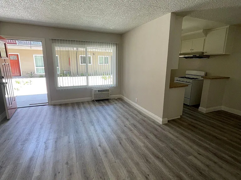 1027 S Atlantic Blvd #4 — Photo 4