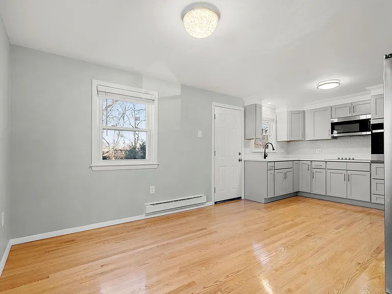 2 Starbird Ave — Photo 5