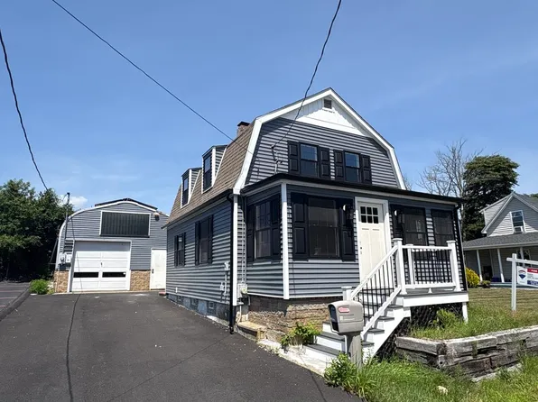 11 Boylston St, Acushnet, MA 02743