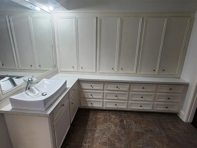 2127 Manor Green Dr — Photo 19