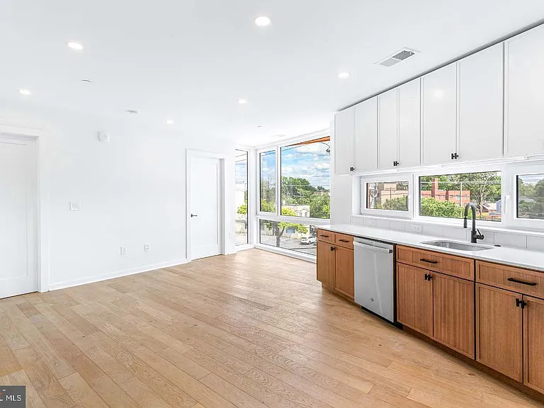 1522 Rhode Ave NE #401 — Photo 1