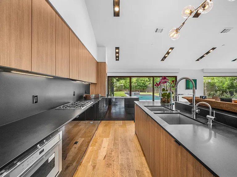 10 Inwood Oaks Dr — Photo 17