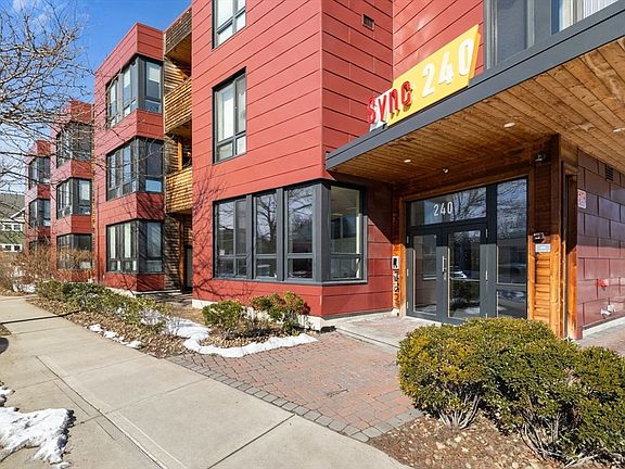 2nd image of 240 Salem St #3B