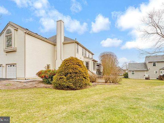 5th image of 15301 Surrey House Way