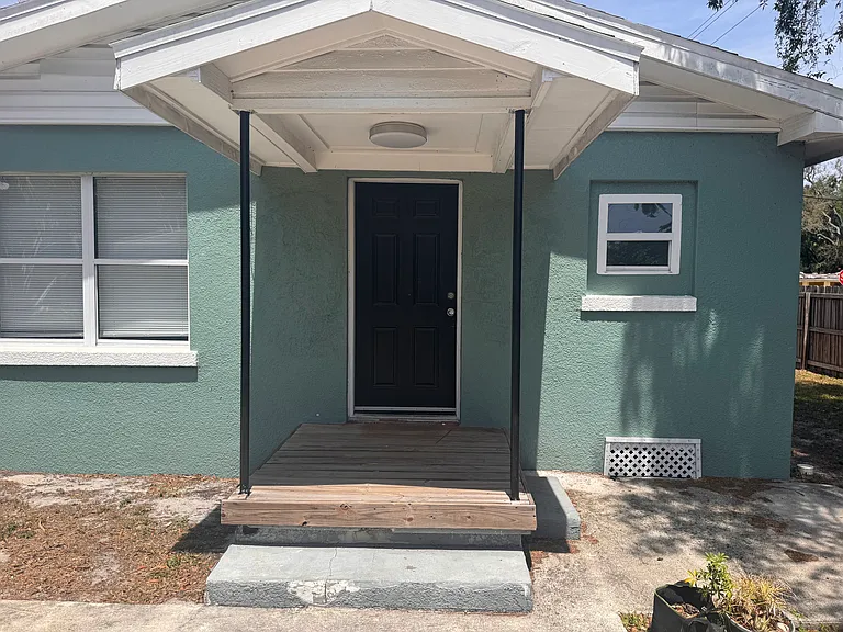 1713 E Chelsea St — Photo 25