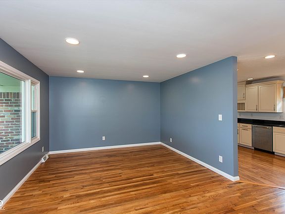 3rd image of 18009 Promise Rd