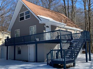 8261 Natures Dr, Tobyhanna, PA 18466