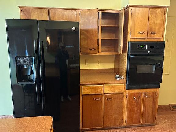 4th image of 3695 Montclair Dr