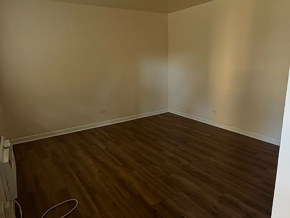 3rd image of 602 N Wolf Rd APT 4