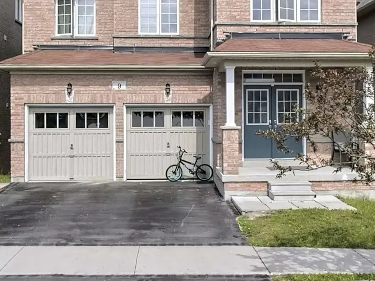 9 Keith Wright Cres — Photo 1