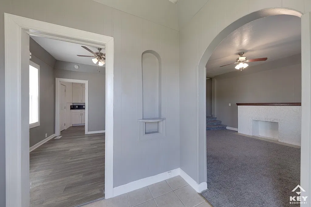 2 bed, 1.5 bath, 850 sqft, $1,145 — Photo 2