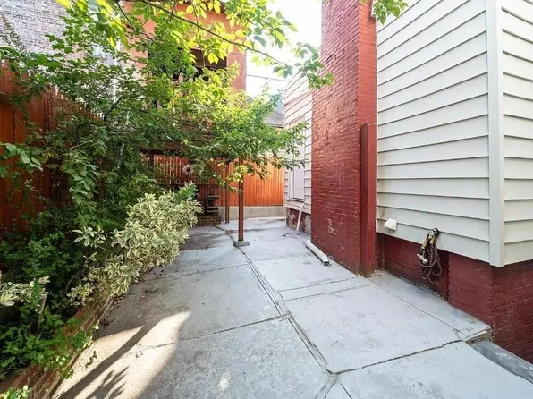 207 Jewett Avenue image 13 of 14