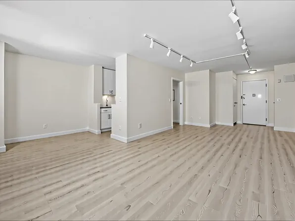 555 Kappock Street image 6 of 24