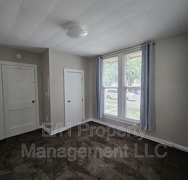 322 N Park Ave — Photo 15