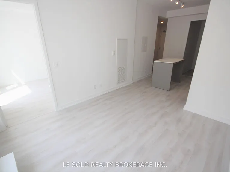 33 Helendale Ave #617 — Photo 19