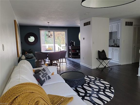 3rd image of 10233 Belmeadow Dr
