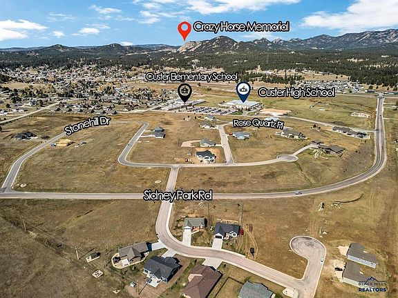 5th image of 10 Stone Hill Dr
