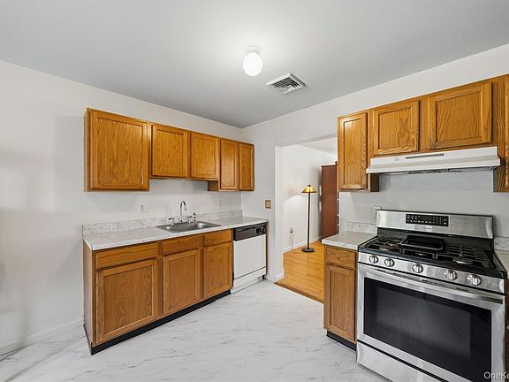 5th image of 213 Eagleton Drive