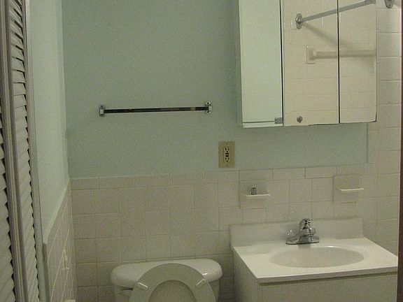 2nd image of 1025 Hancock St Unit 2L