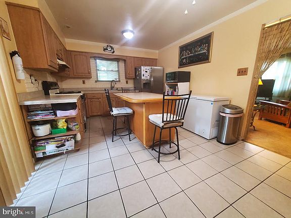 2nd image of 348 Wildrose St