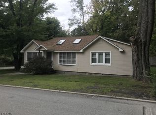 106 Lookover Ln, Highland Lakes, NJ 07422