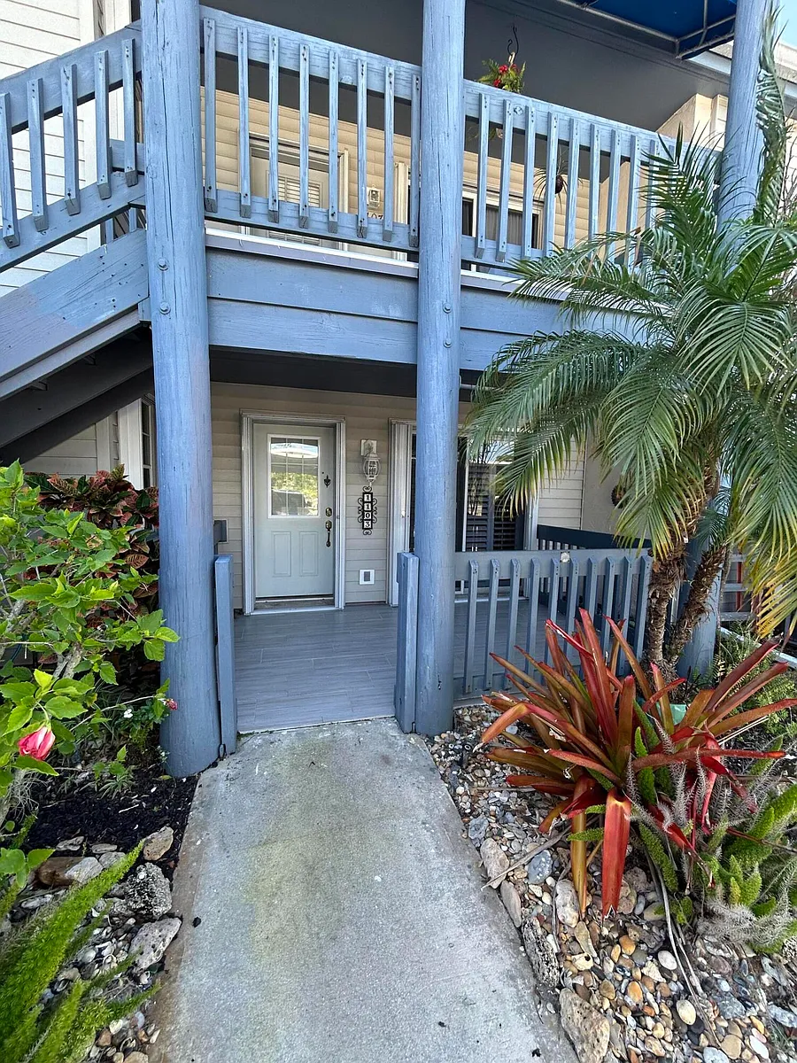 Building Photo - 1585 NE Beacon Dr #1103