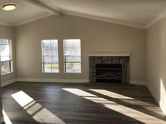 3rd image of 44 Solera Ln