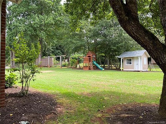 5th image of 161 Dogwood Ln