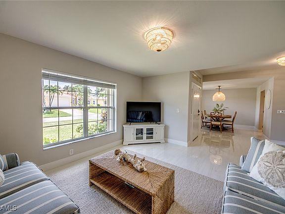 4th image of 2702 SW 28th Ave