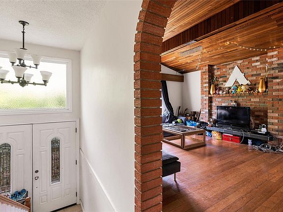 5th image of 4094 Dawnview Cres