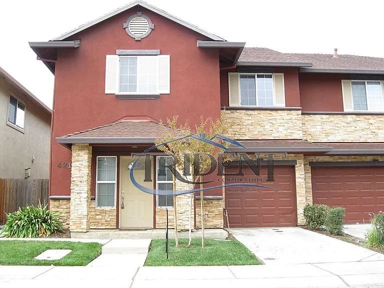 421 Hetherington Cir — Photo 1