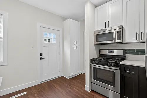 306 12th Ave NE #1 Photo 1