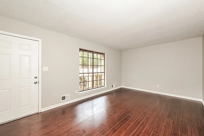 6957 Cedar Hill Ct — Photo 4