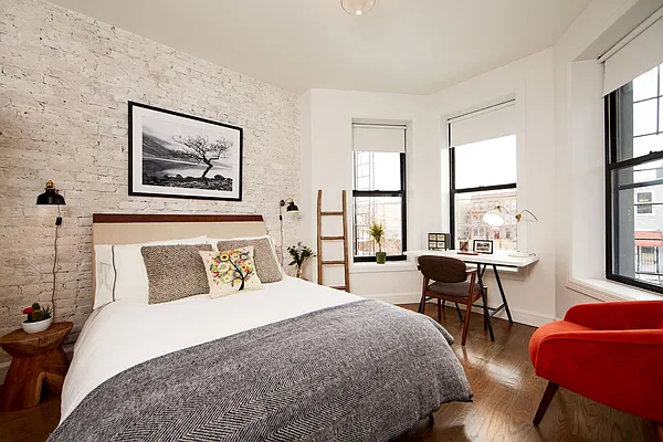 Rented by Tapiro Realty | media 57