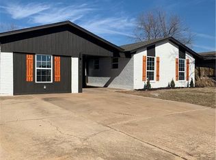 1025 SW 2nd St, Moore, OK 73160