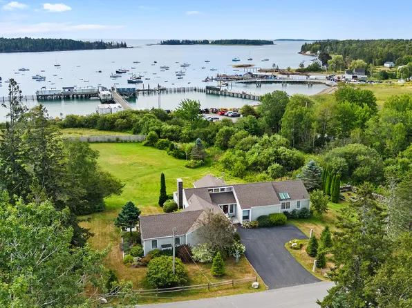 61 Lighthouse Road, Owls Head, ME 04854