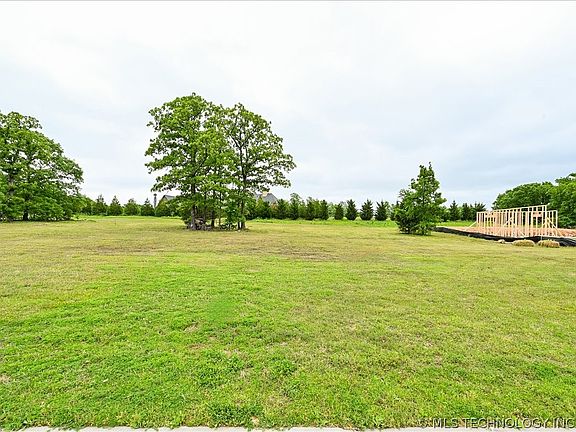 2nd image of 461 Creekside Dr
