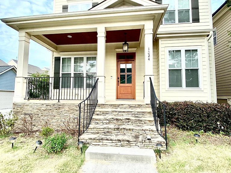 1224 Sand Pine Dr — Photo 1