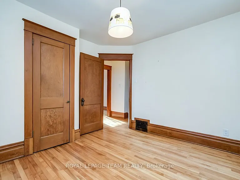 995 Gladstone Ave — Photo 19