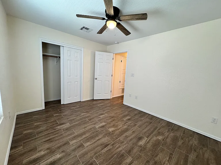 225 Desert Rose Ct #4C — Photo 6