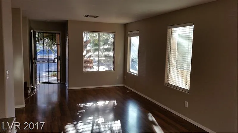 3 bed, 1309 sqft, $2,000 — Photo 4