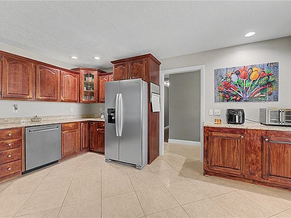 4th image of 21097 Shady Grove Rd