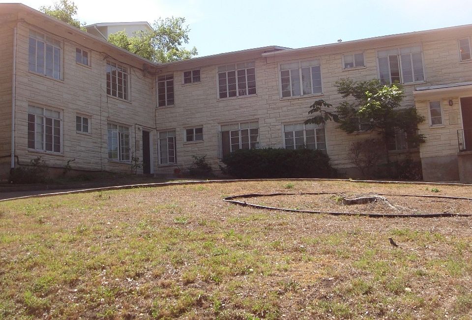 small apt complex in north campus